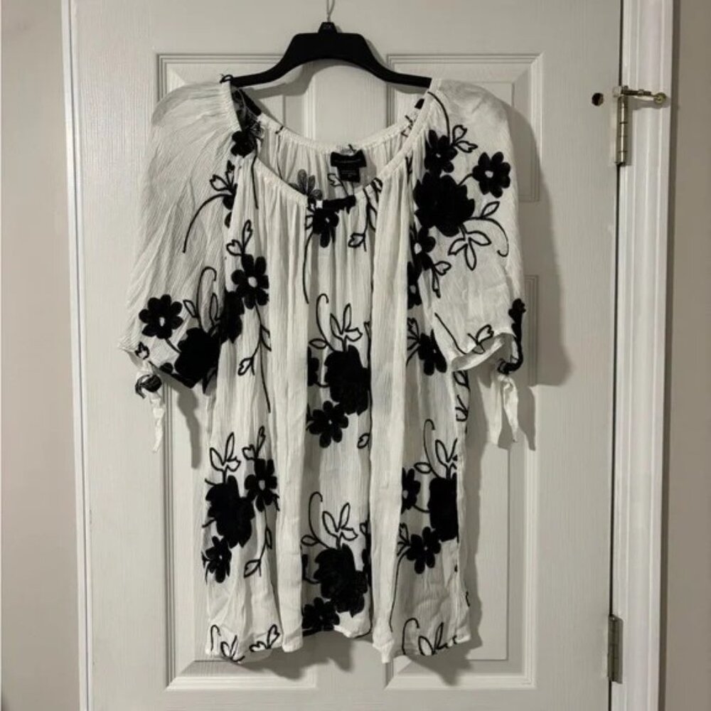 Chic Black Floral Women's Blouse